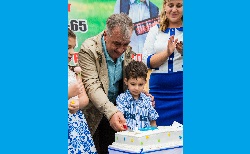 Halit Sen ve Little Suleyman cutting opening cake